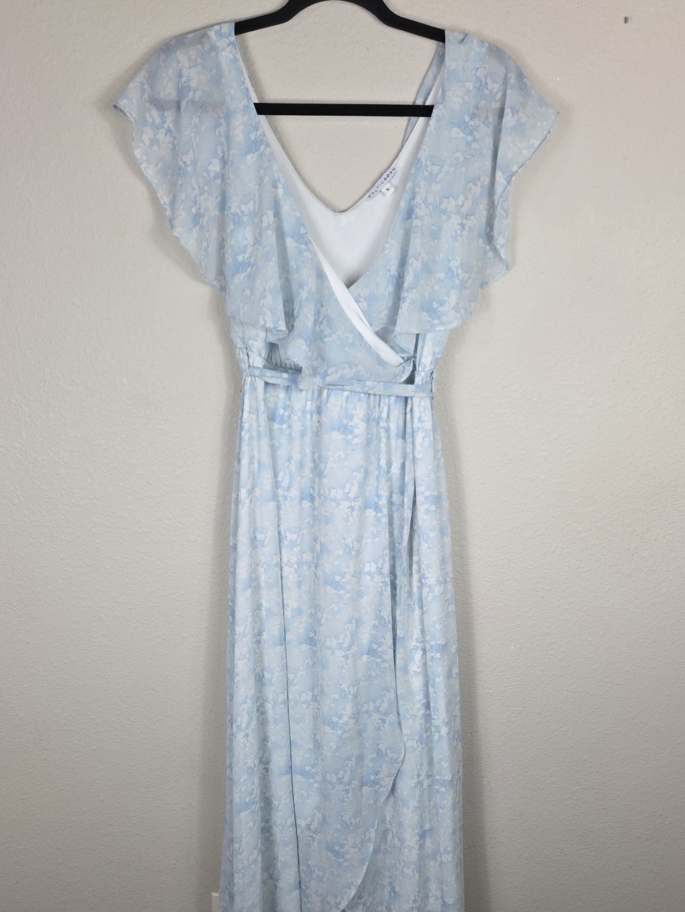 Baltic Born White Blue Floral short-sleeve/ruffle-sleeve V-neck maxi dress Sz S